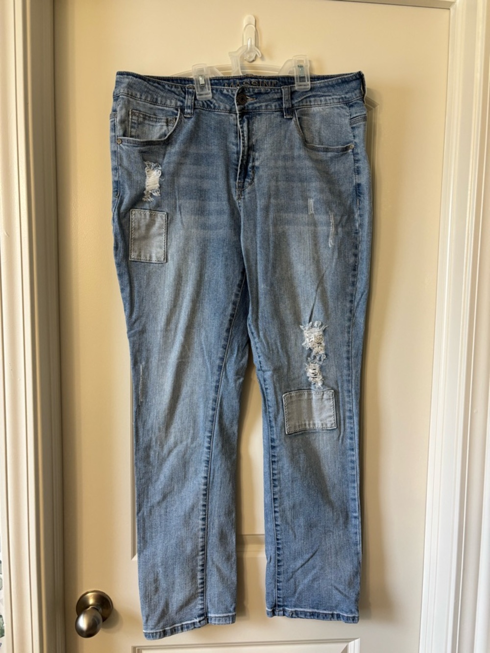 Massini Light Blue Straight-Leg Jeans with Patch & Distress